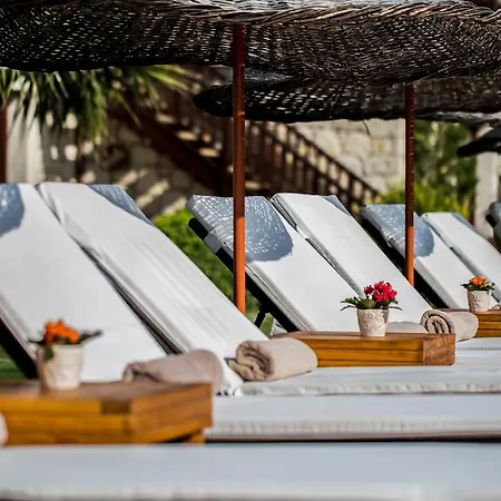 Kapari - Special Category Otel