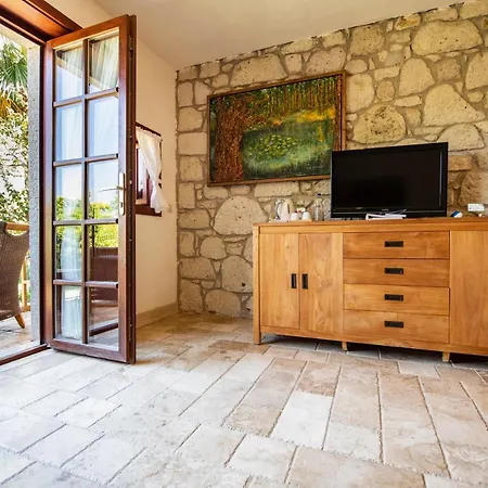 Kapari - Special Category 4*